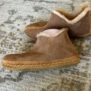 L.L. Bean women’s wicked good slippers Brown Slip-On size 9 medium